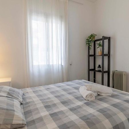 Apartamentos Los Remedios Sevilla Bagian luar foto