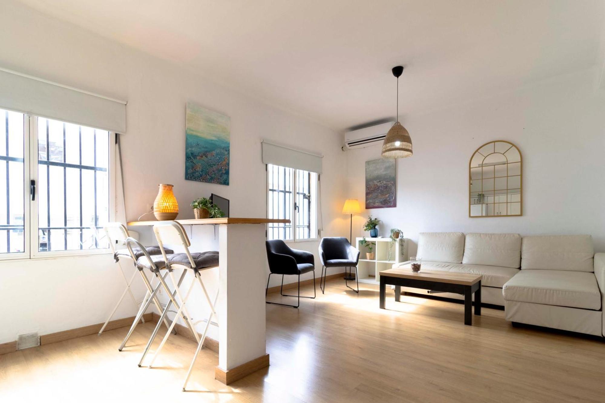 Apartamentos Los Remedios Sevilla Bagian luar foto