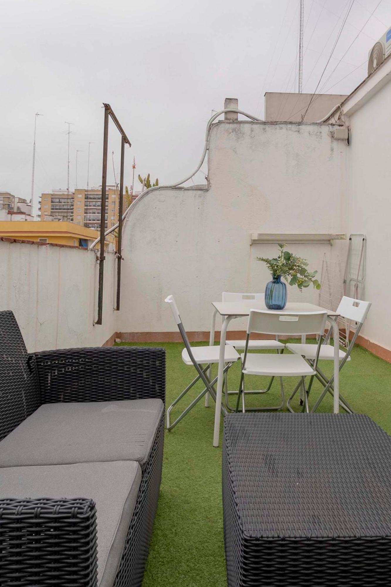 Apartamentos Los Remedios Sevilla Bagian luar foto