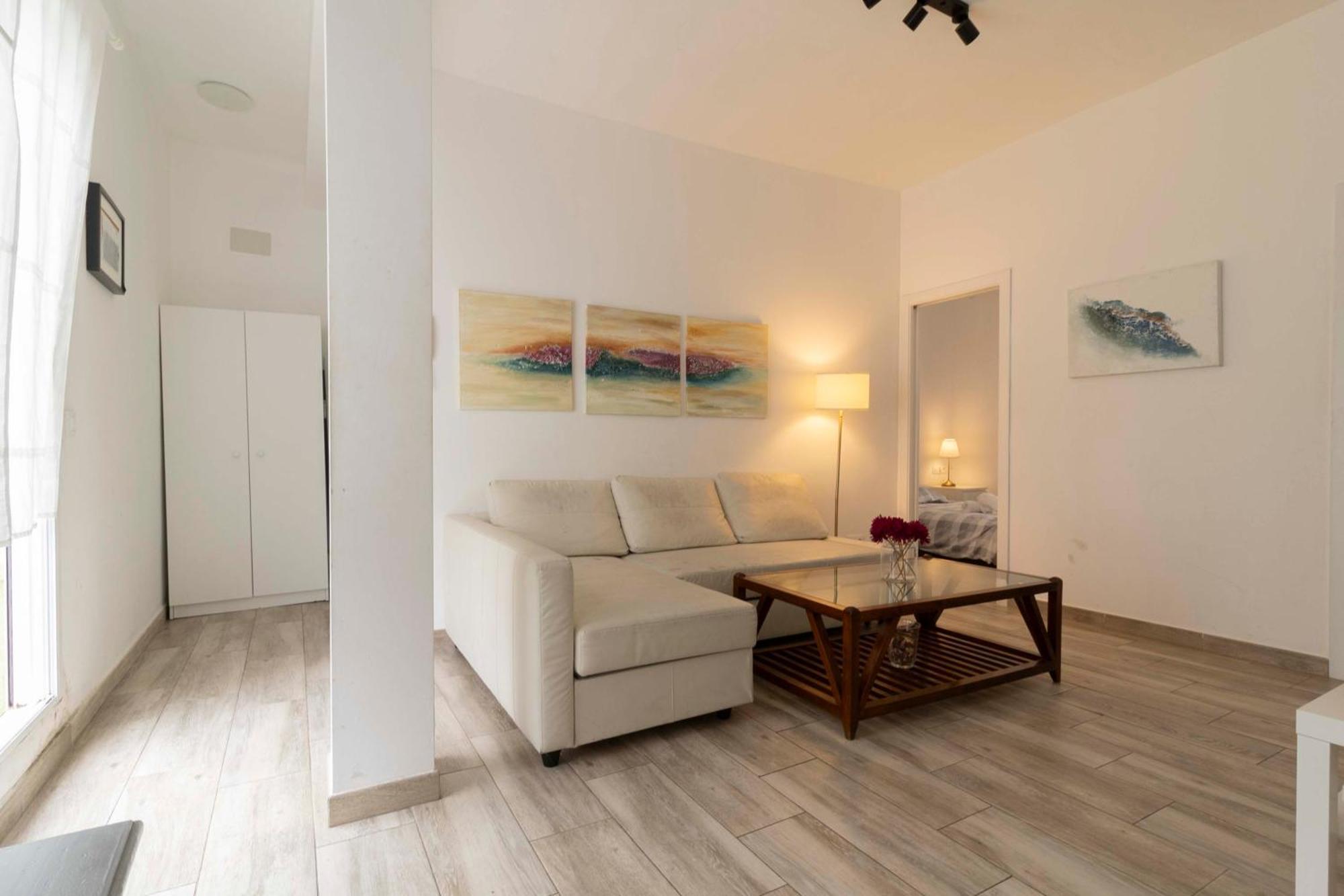Apartamentos Los Remedios Sevilla Bagian luar foto