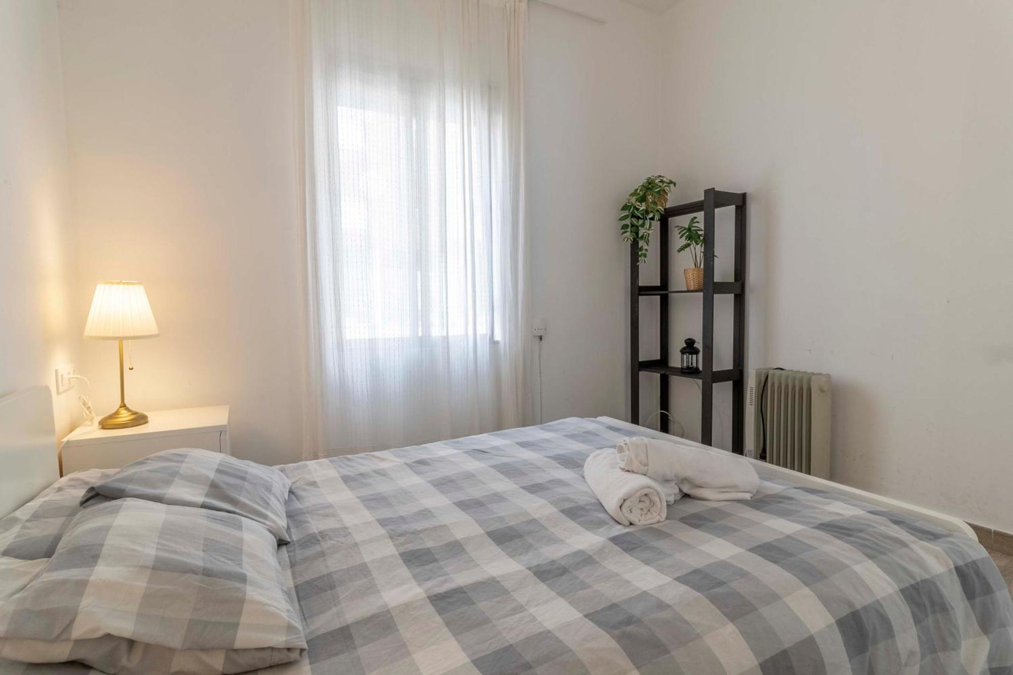 Apartamentos Los Remedios Sevilla Bagian luar foto