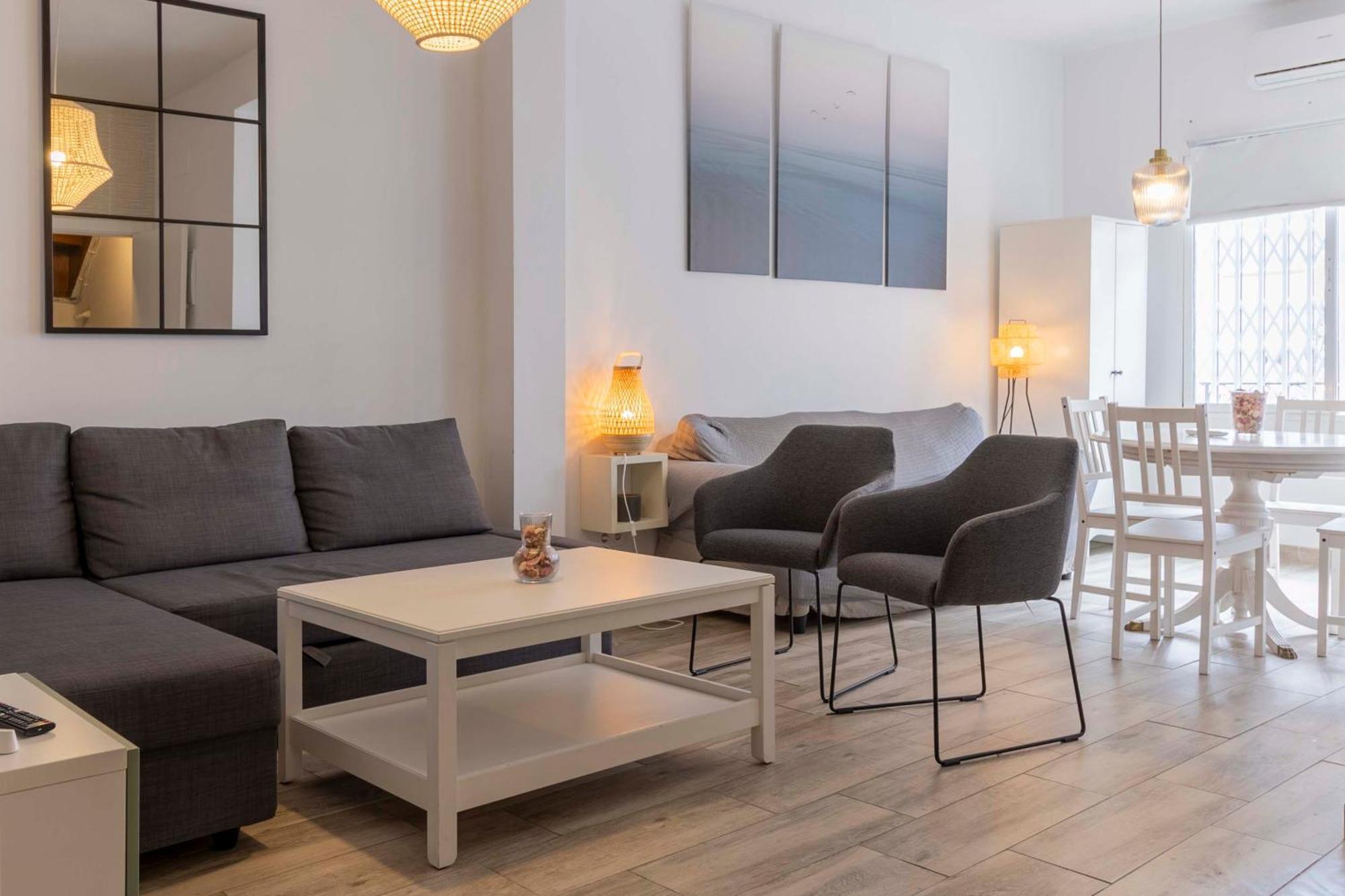 Apartamentos Los Remedios Sevilla Bagian luar foto