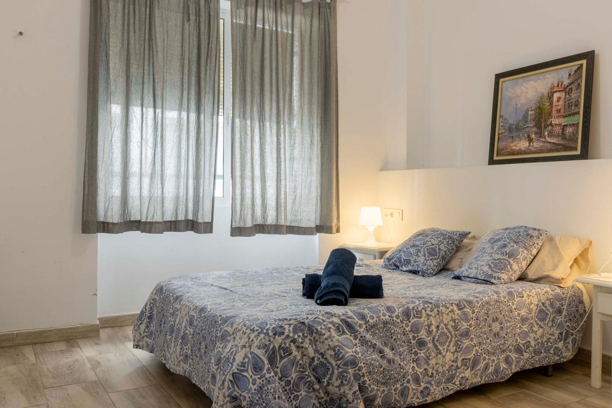 Apartamentos Los Remedios Sevilla Bagian luar foto