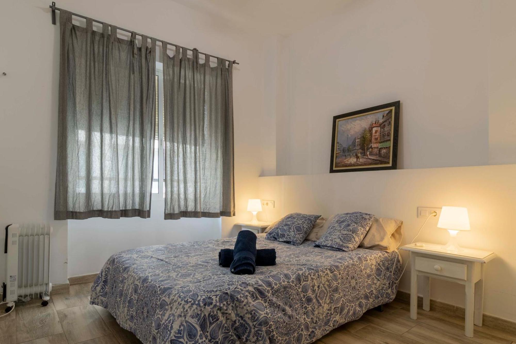 Apartamentos Los Remedios Sevilla Bagian luar foto