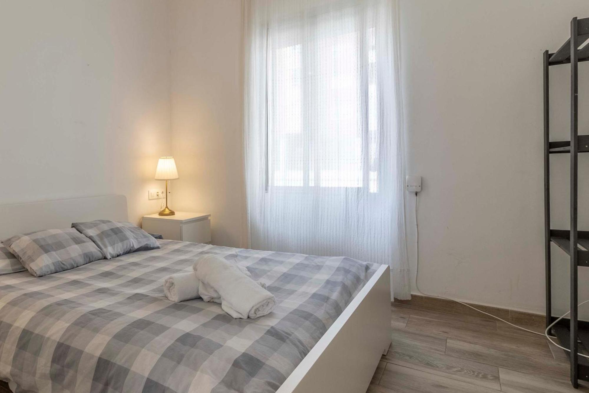 Apartamentos Los Remedios Sevilla Bagian luar foto