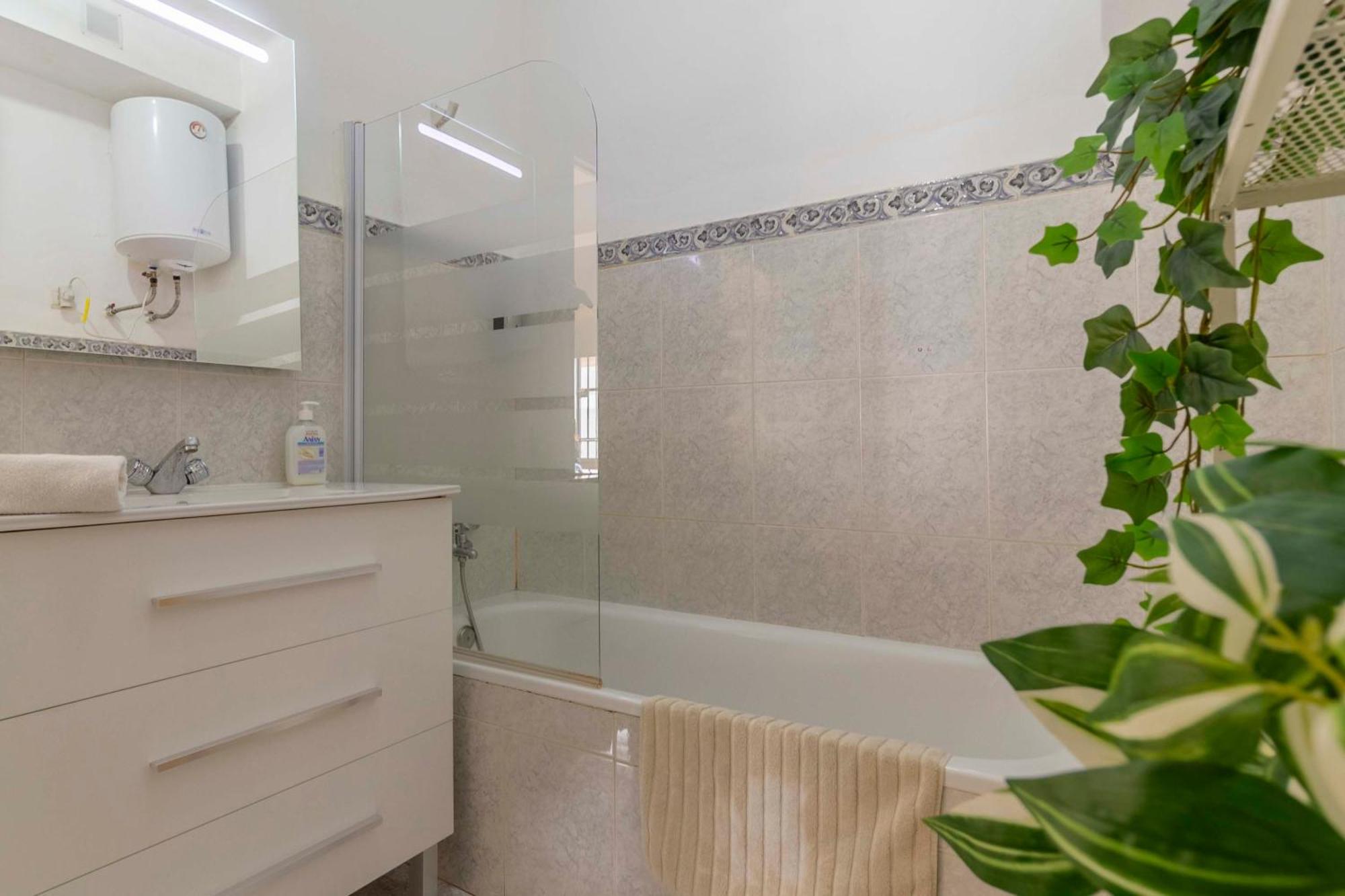 Apartamentos Los Remedios Sevilla Bagian luar foto